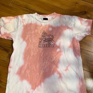Tie-dye T-shirt with design on front